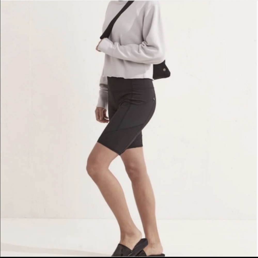 Athleta Contender 9" Bike Shorts Black